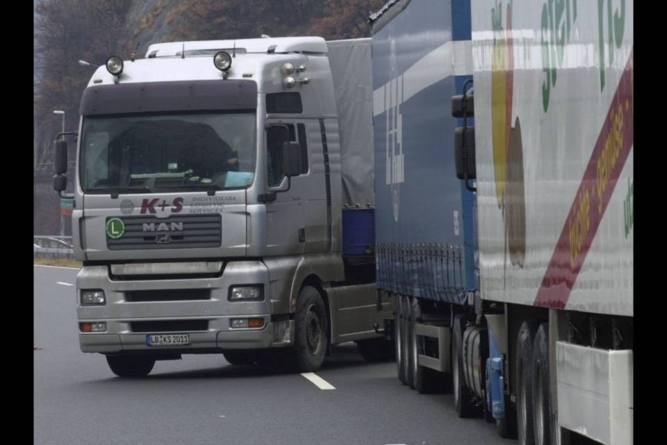 "Una valanga di camion minaccia la Svizzera"