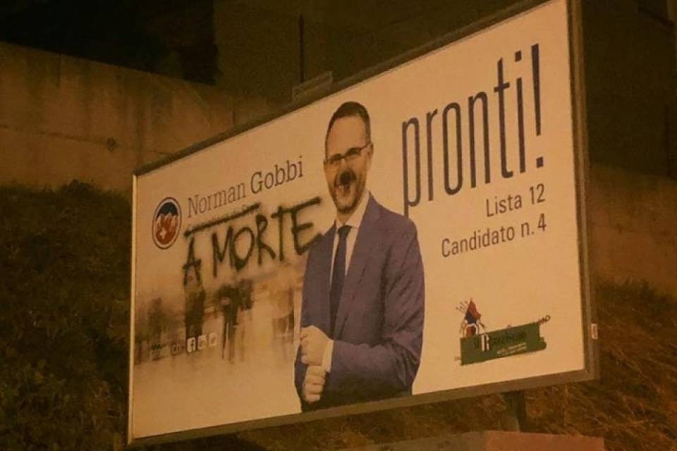 Vandali di nuovo in azione: "Norman Gobbi a morte"