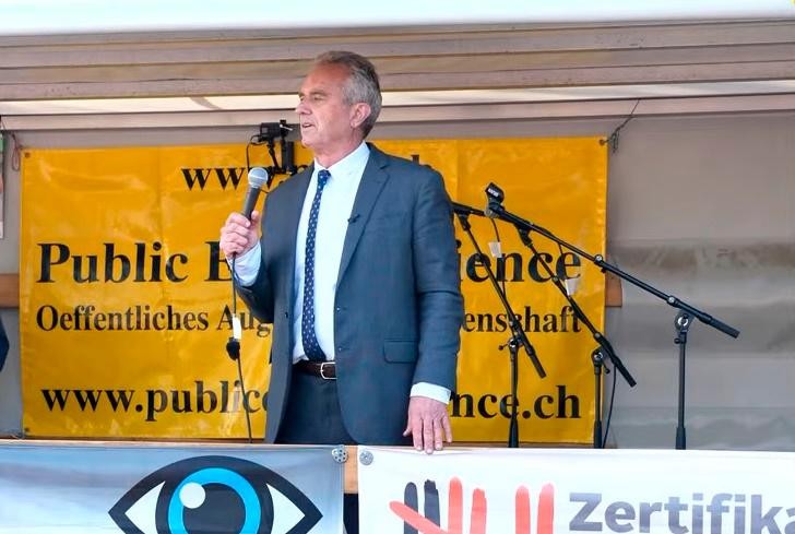 Robert F. Kennedy Junior durante il suo discorso a Berna
