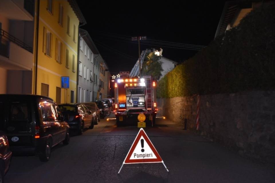 Fiamme da un camino a Taverne