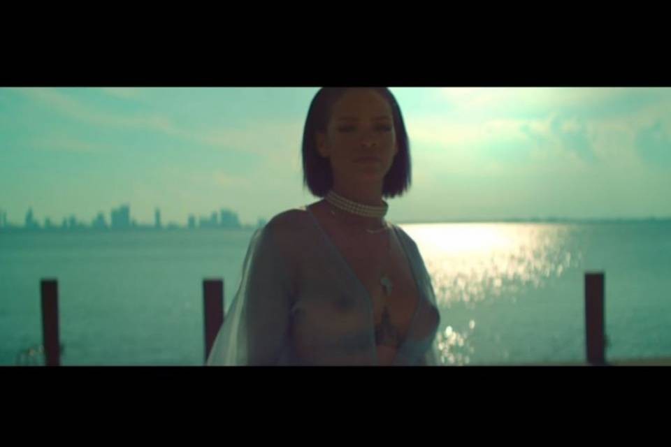 Le trasparenze di Rihanna nel nuovo video