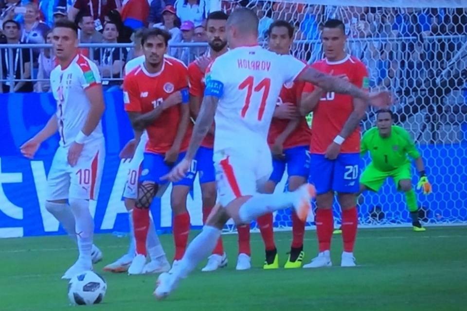 Una prodezza di Kolarov regala tre punti importanti alla Serbia