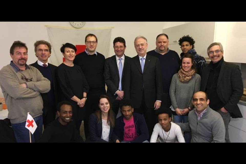 Prima visita al centro migranti per minorenni