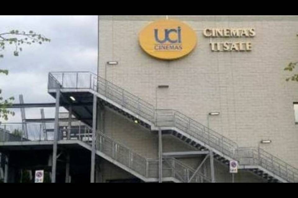 Dramma a Montano: trovato morto nel parcheggio del cinema