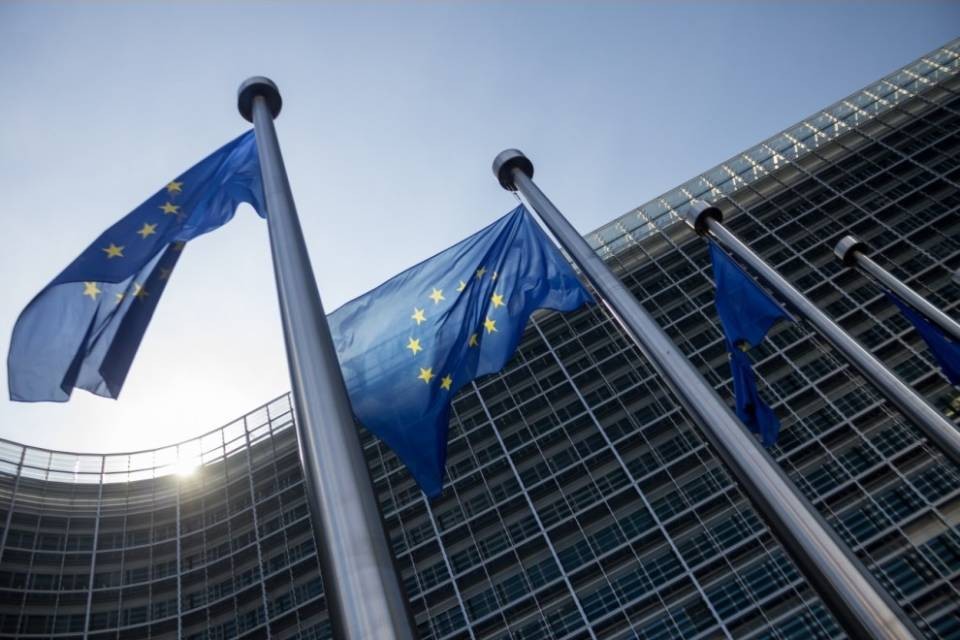 Coronavirus, Ue: c'è l'ok dai 27 leader, chiudono le frontiere