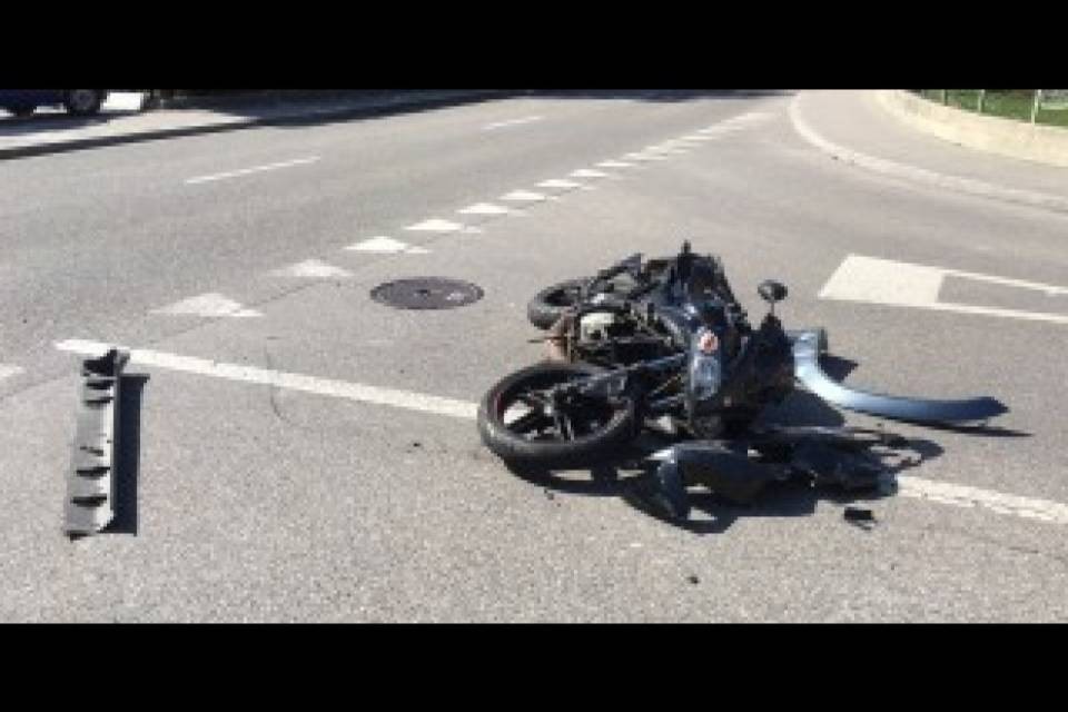GR: tre motociclisti feriti ieri in due incidenti in Engadina