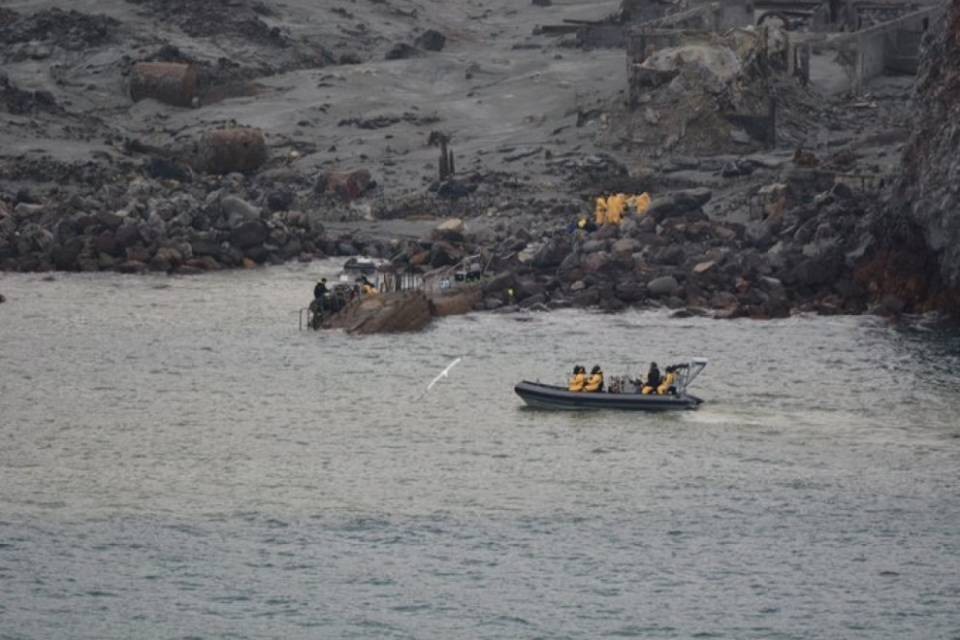 Eruzione in Nuova Zelanda, sale il bilancio dei morti