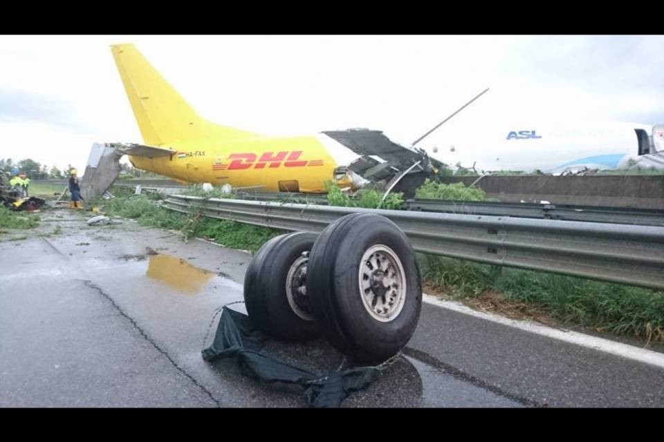 Aereo sulla strada a Bergamo