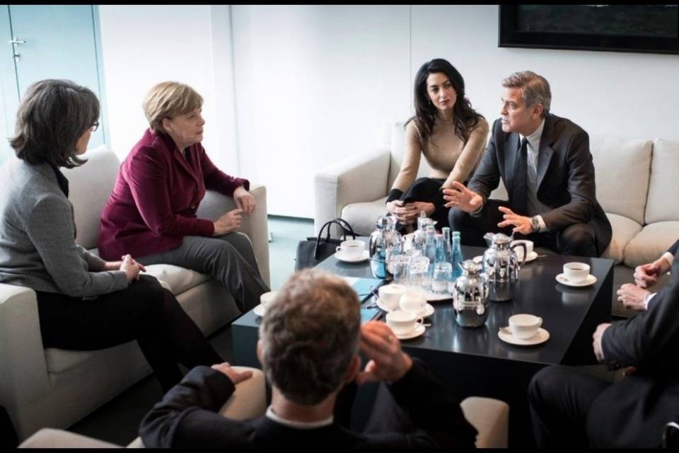 Clooney beve il caffé con Angela Merkel