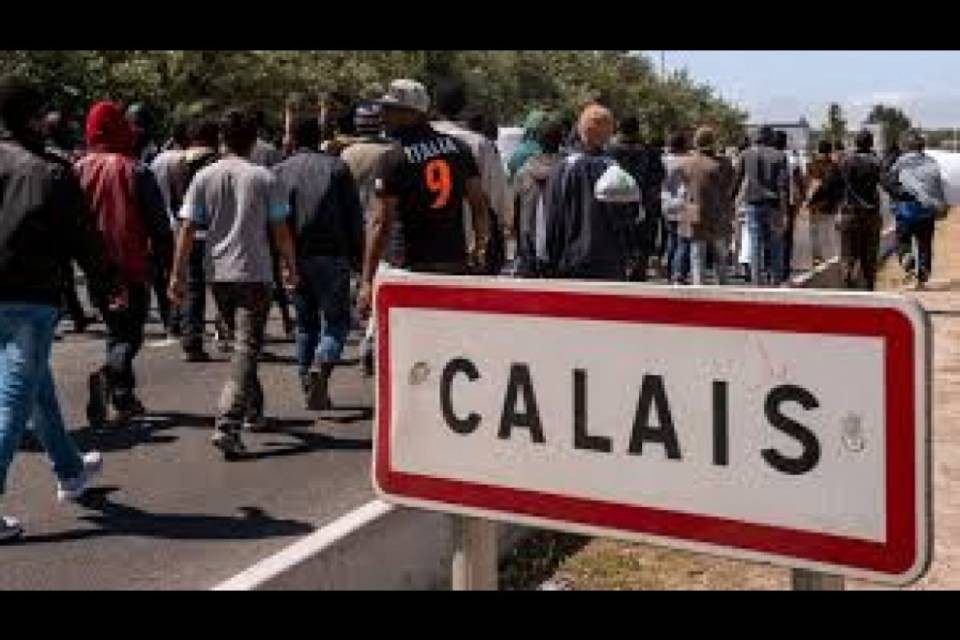 Interprete TV violentata a Calais