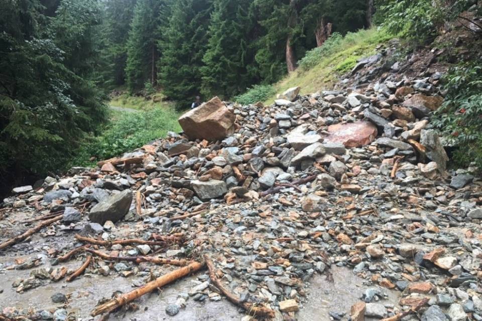 Turisti bloccati, soccorsi in elicottero