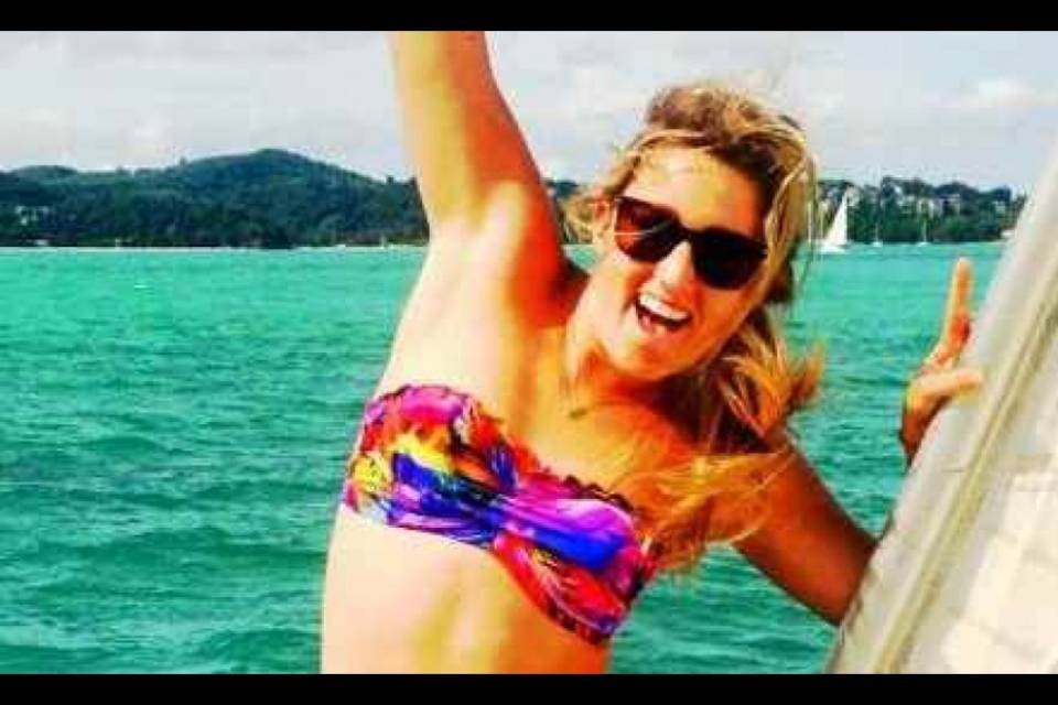 Sesso con lo skipper, lo yacht si schianta contro un faro