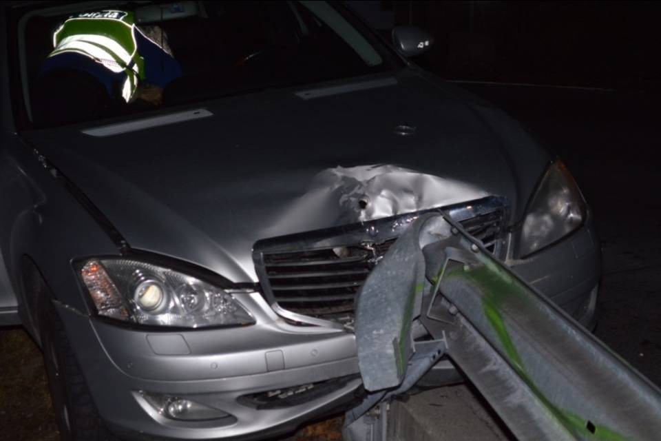 Auto finisce contro il guard rail a Galbisio
