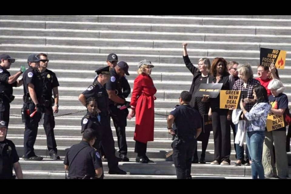 Arrestata Jane Fonda durante una protesta per il clima
