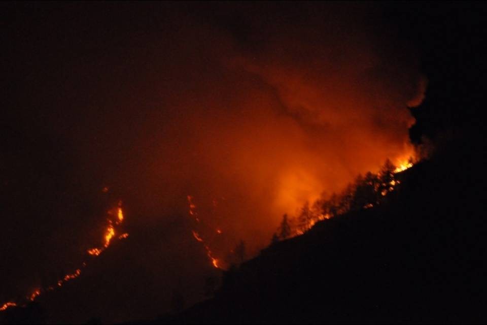 Chironico: incendio sotto controllo