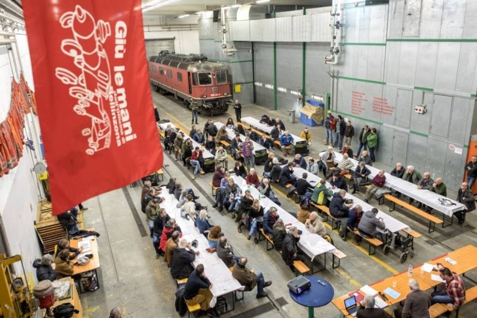 "Capillare azione di pressione sui lavoratori"