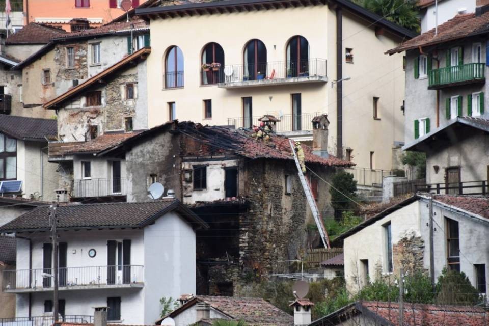Violento incendio in Valcolla