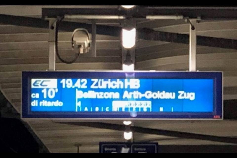"Trenitalia indennizzi la Svizzera per i ritardi"