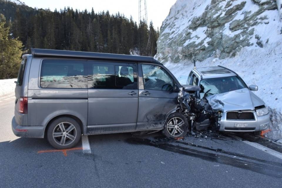 Frontale sull'A29, feriti i conducenti
