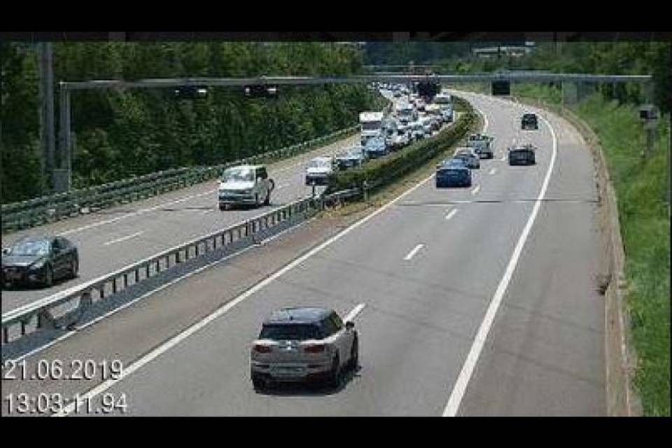 Veicolo in avaria sull'A2, disagi al traffico