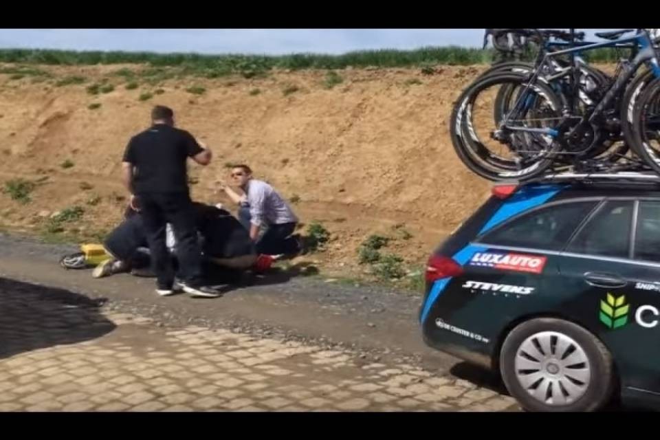 Tragedia alla Parigi-Roubaix