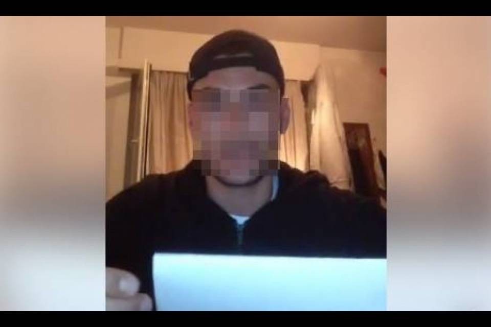 "Minacciato da istituzioni, c'è un complotto contro di me"