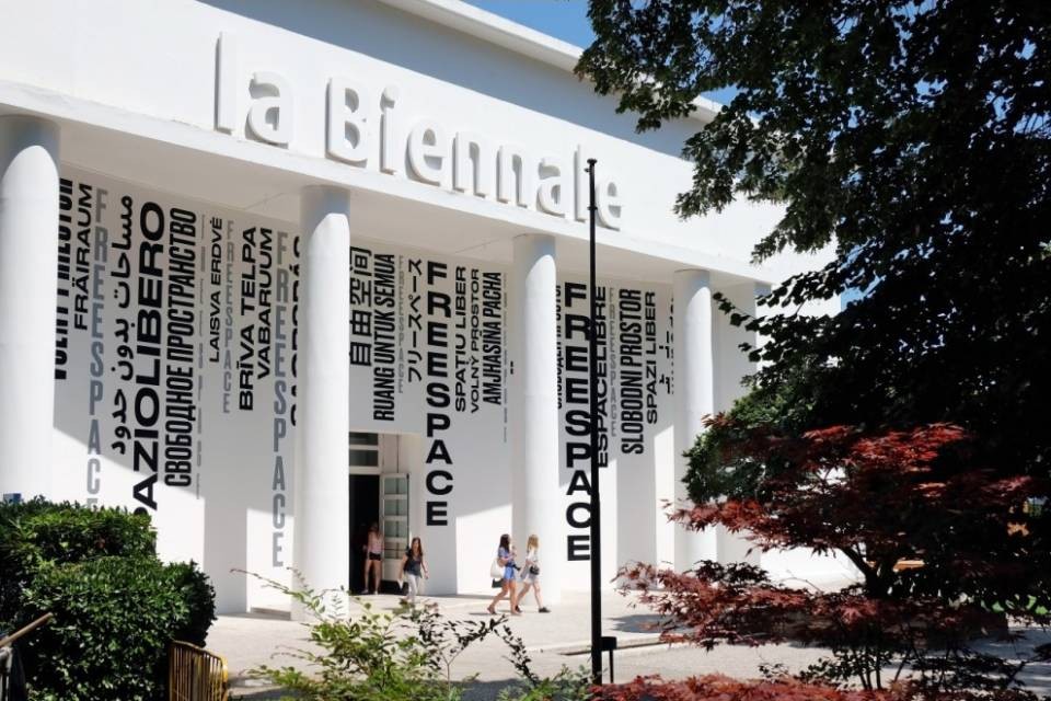 Biennale rinvia Teatro e Danza, conferma Mostra del Cinema