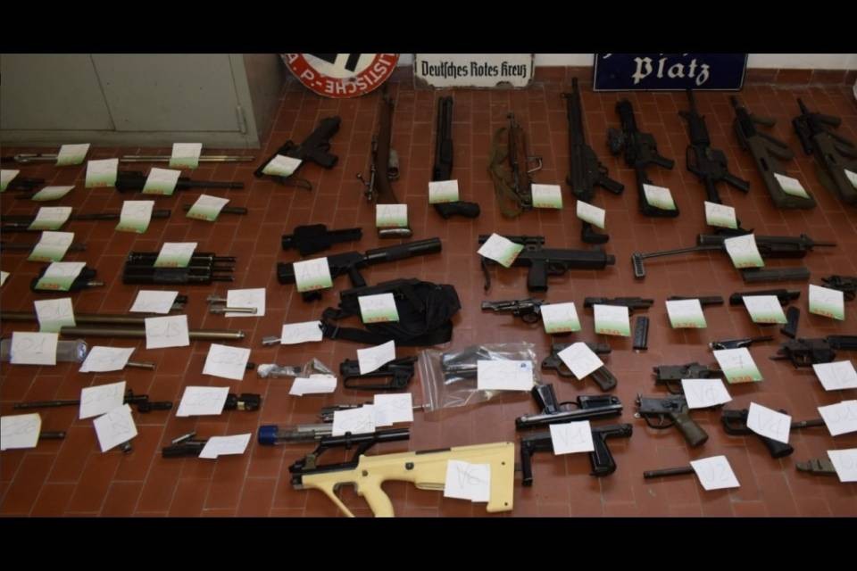 Sequestrato arsenale da guerra nel Nord Italia