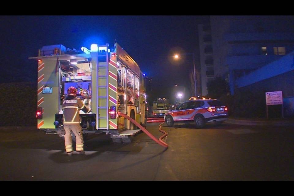 Fiamme a Chiasso, 23 persone sfollate