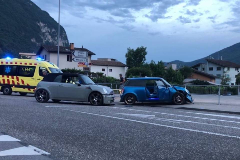 Scontro tra due auto a Melano, tre feriti