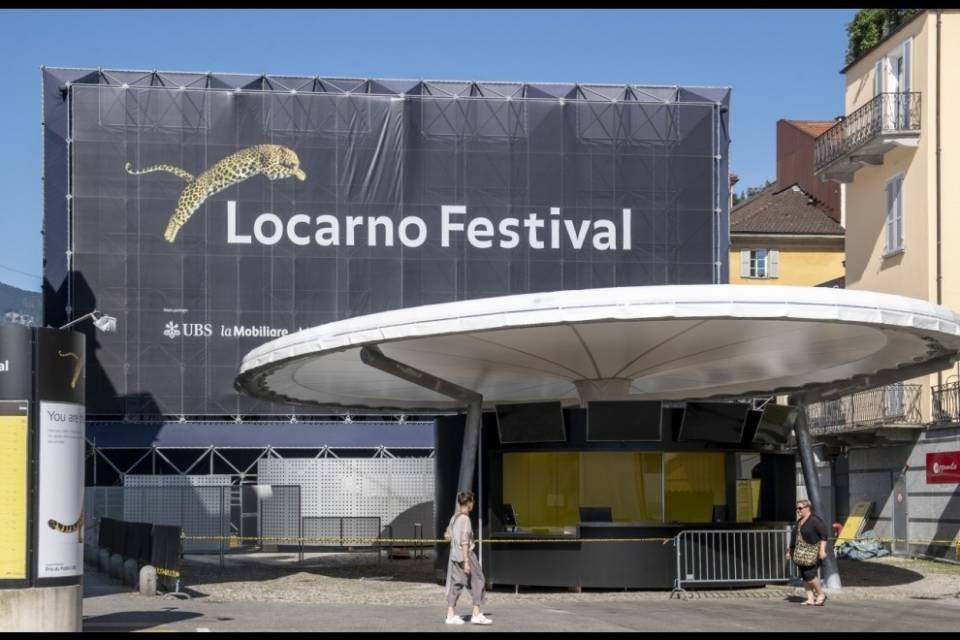 Una Millennium Falcon per entrare in Piazza