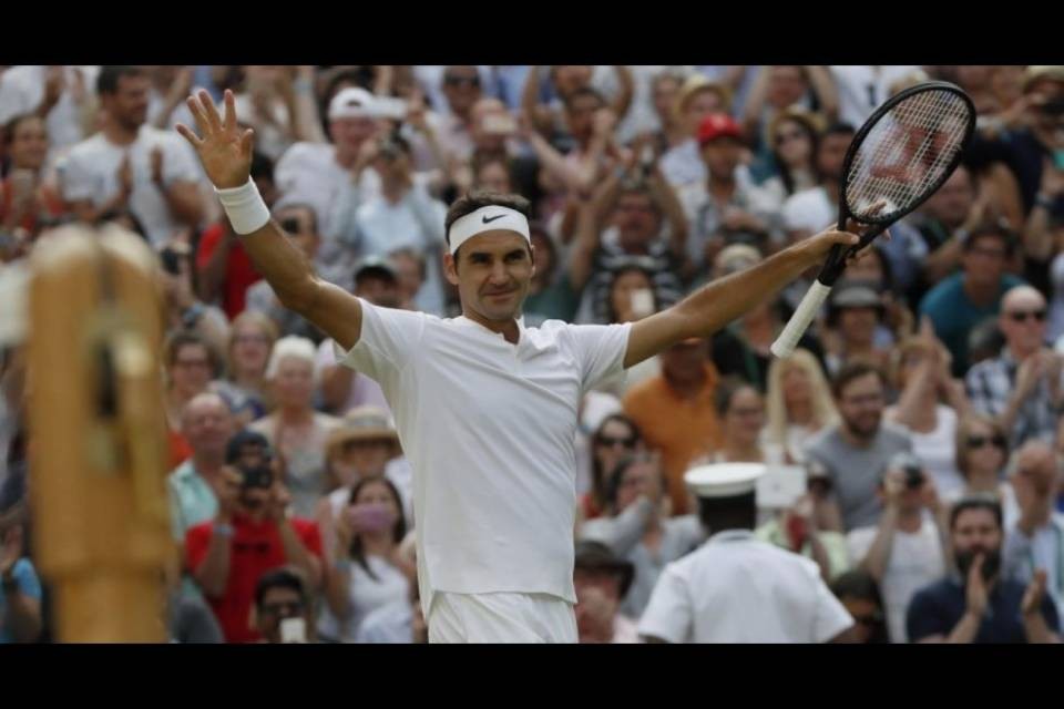 Federer stende anche Raonic