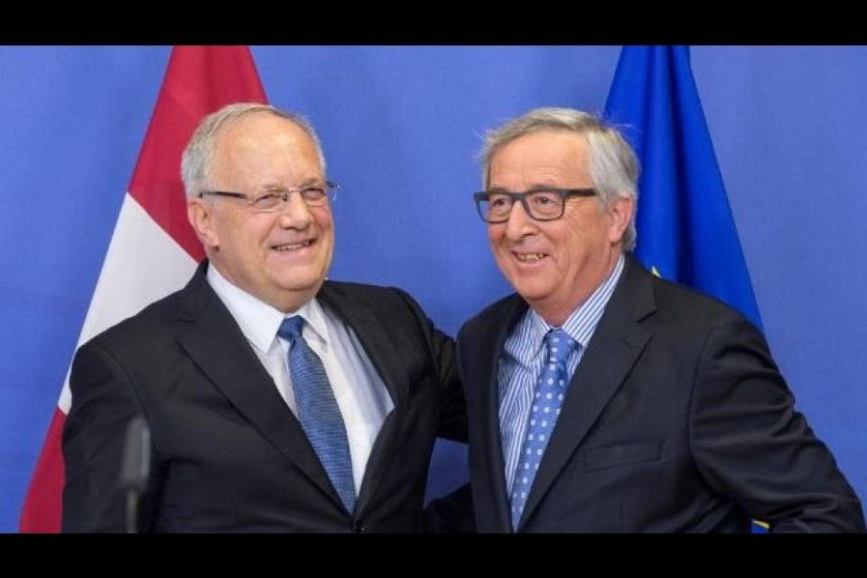 L'UE alza i toni: "Vogliamo l'accordo quadro"