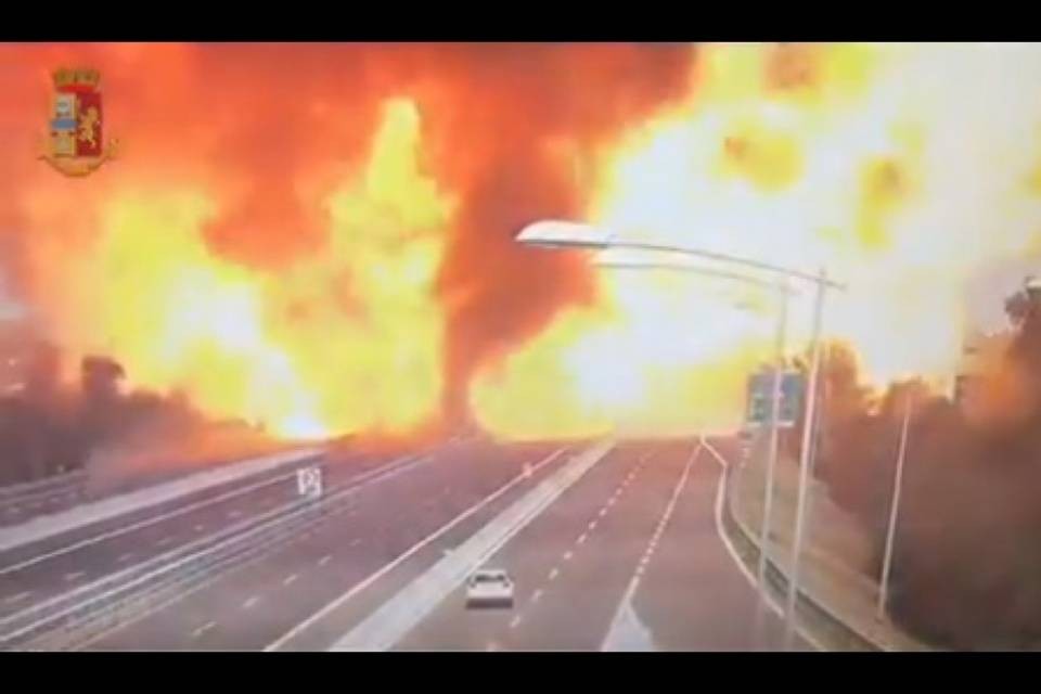 Inferno in tangenziale, i video dell'esplosione