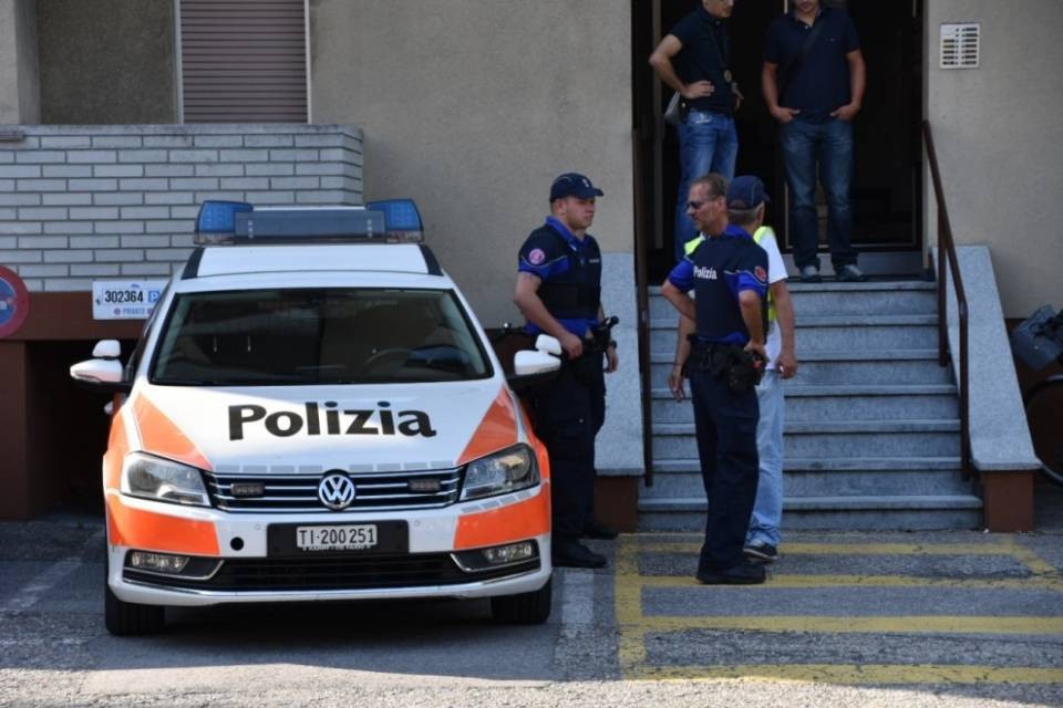 Bellinzona, la versione del marito non cambia