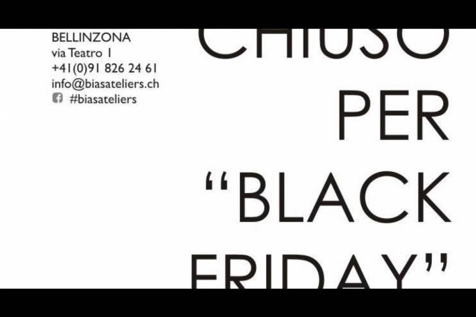 Il negozio si ribella: "Chiuso per Black Friday"