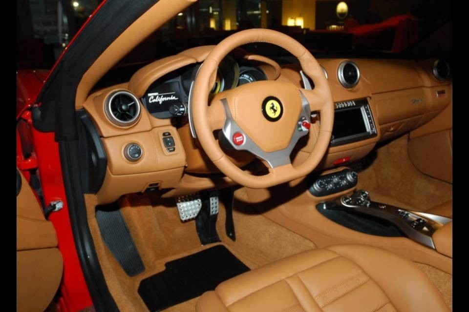 Svizzero in Ferrari truffato a Como