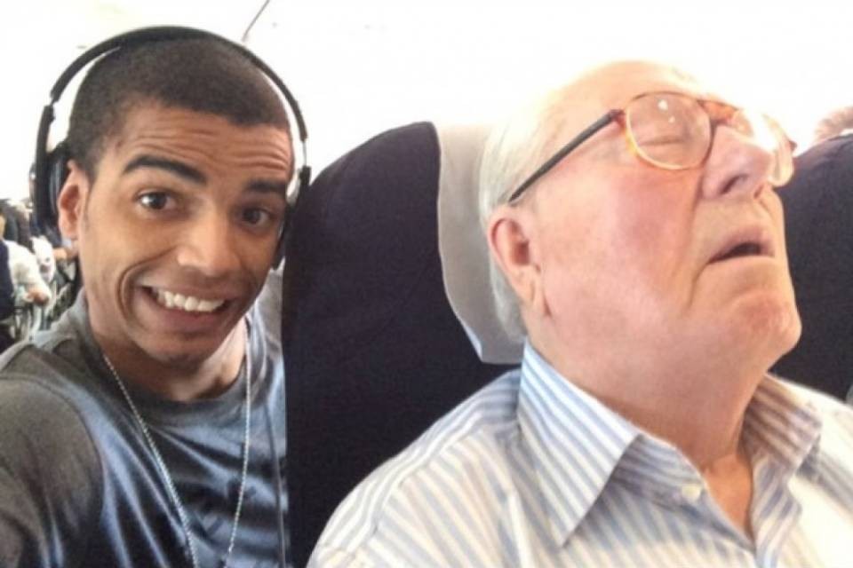 1 euro per il selfie con Le Pen
