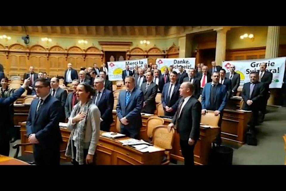 "Inopportuno dare del 'fascista' a chi canta l'inno"
