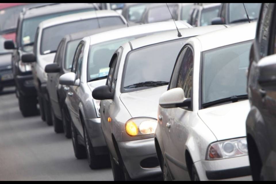 Veicolo in avaria sull'A2, disagi al traffico