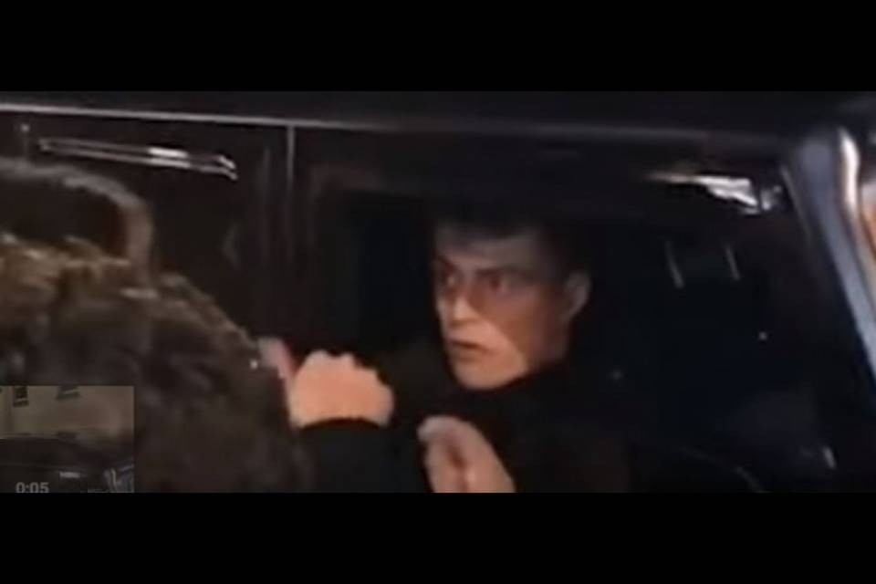 Xhaka manda a quel paese un tifoso