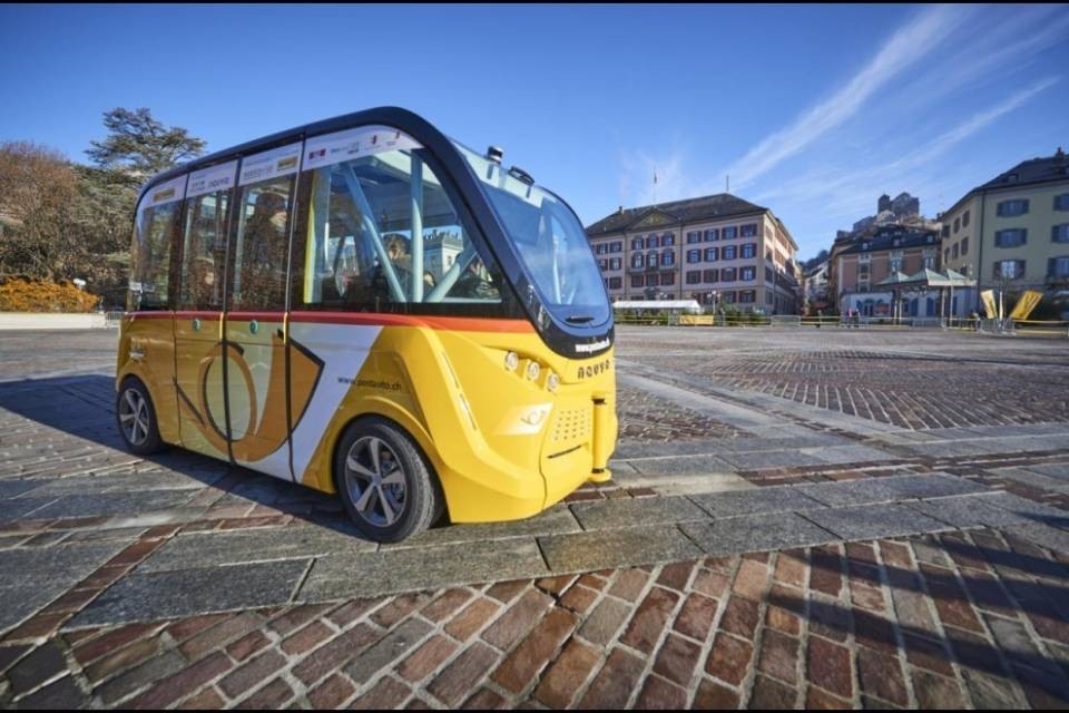 Sospesi i bus senza autisti