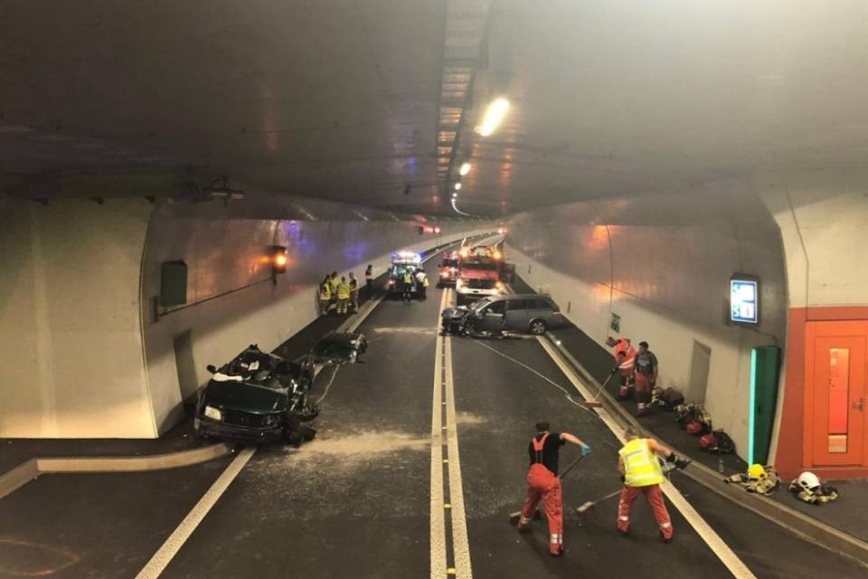 Frontale in galleria a Roveredo, grave una donna