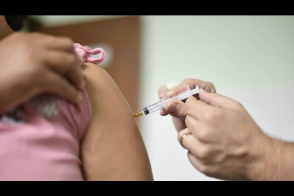 "Anche in Svizzera si introducano i vaccini obbligatori"