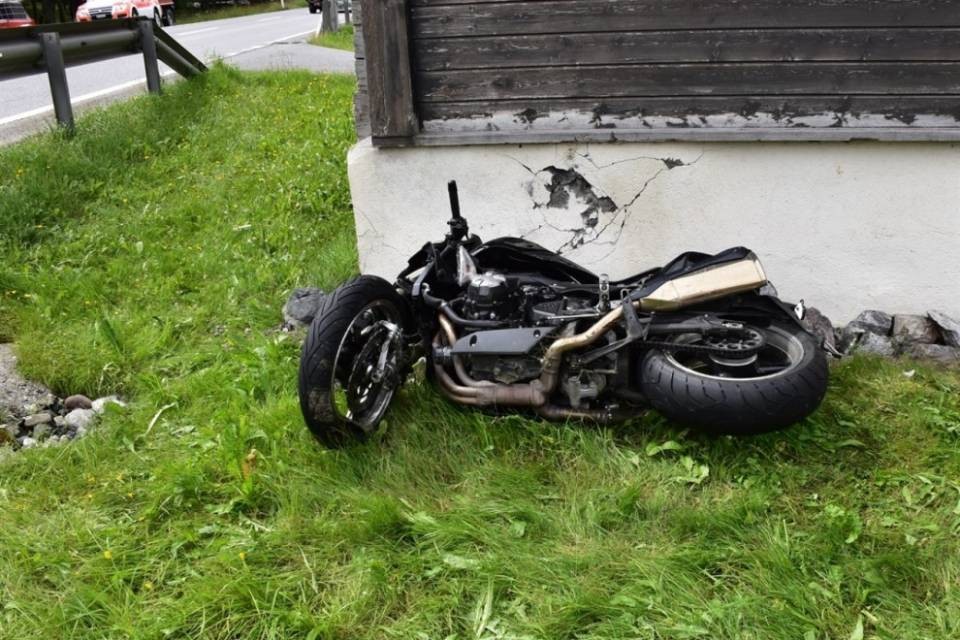 Una motociclista 29enne muore nei Grigioni