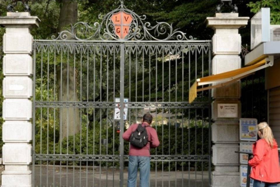 "Persone chiuse dentro Parco Ciani. Così non va"