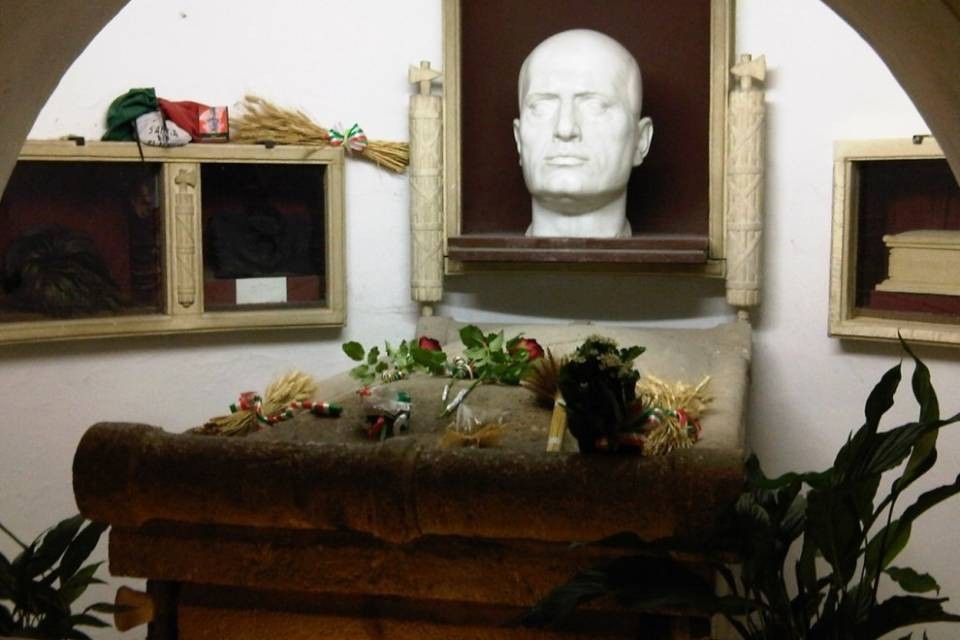 Predappio, in 3mila per Mussolini, ma per i Partigiani "è illegale"