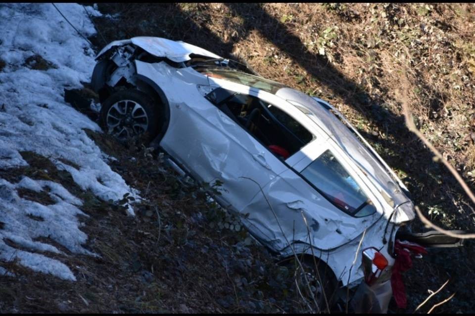 Sfiorata tragedia a Corcapolo: auto finisce in una scarpata