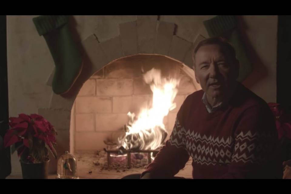 Gli inquietanti auguri natalizi di Kevin Spacey