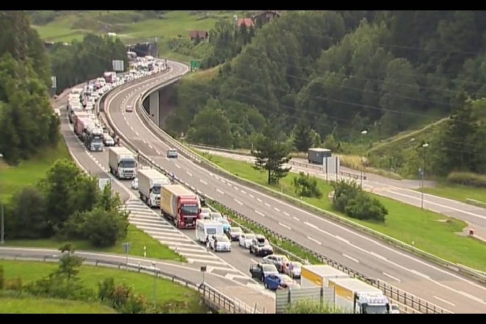 San Gottardo, coda da record?